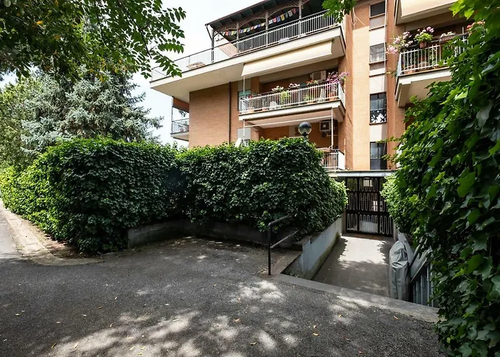 Vatican Quiet With Garden & Parking *